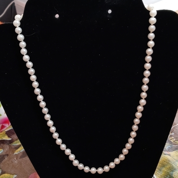 none Jewelry - 18 inch knotted Pearl necklace with locking clasp